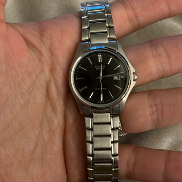**SOLD ELSEWHERE** Casio - (Quartz) Silver Watch w/ Black Face - Picture 1 of 12